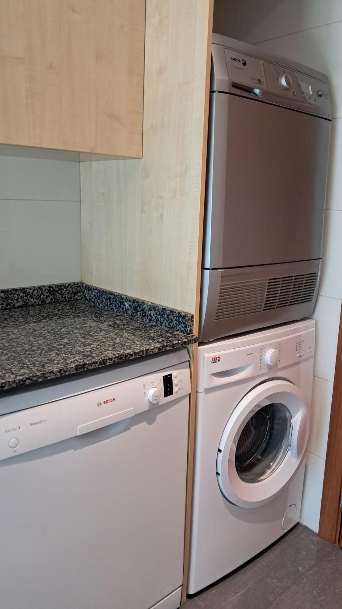 Modern Apartment, With Parking, Close To The Beach!! سان أدريان دي بيزوس المظهر الخارجي الصورة
