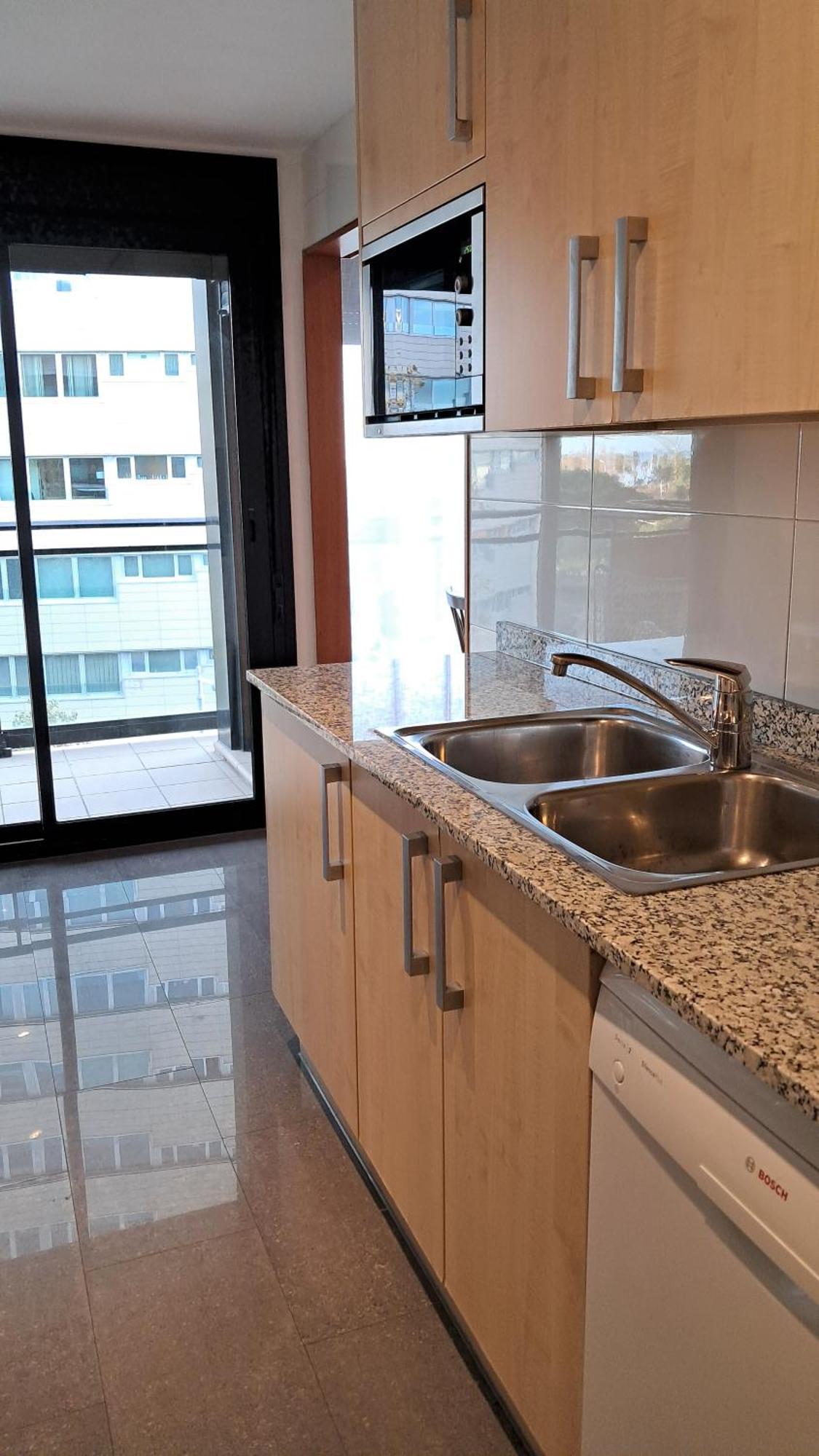 Modern Apartment, With Parking, Close To The Beach!! سان أدريان دي بيزوس المظهر الخارجي الصورة