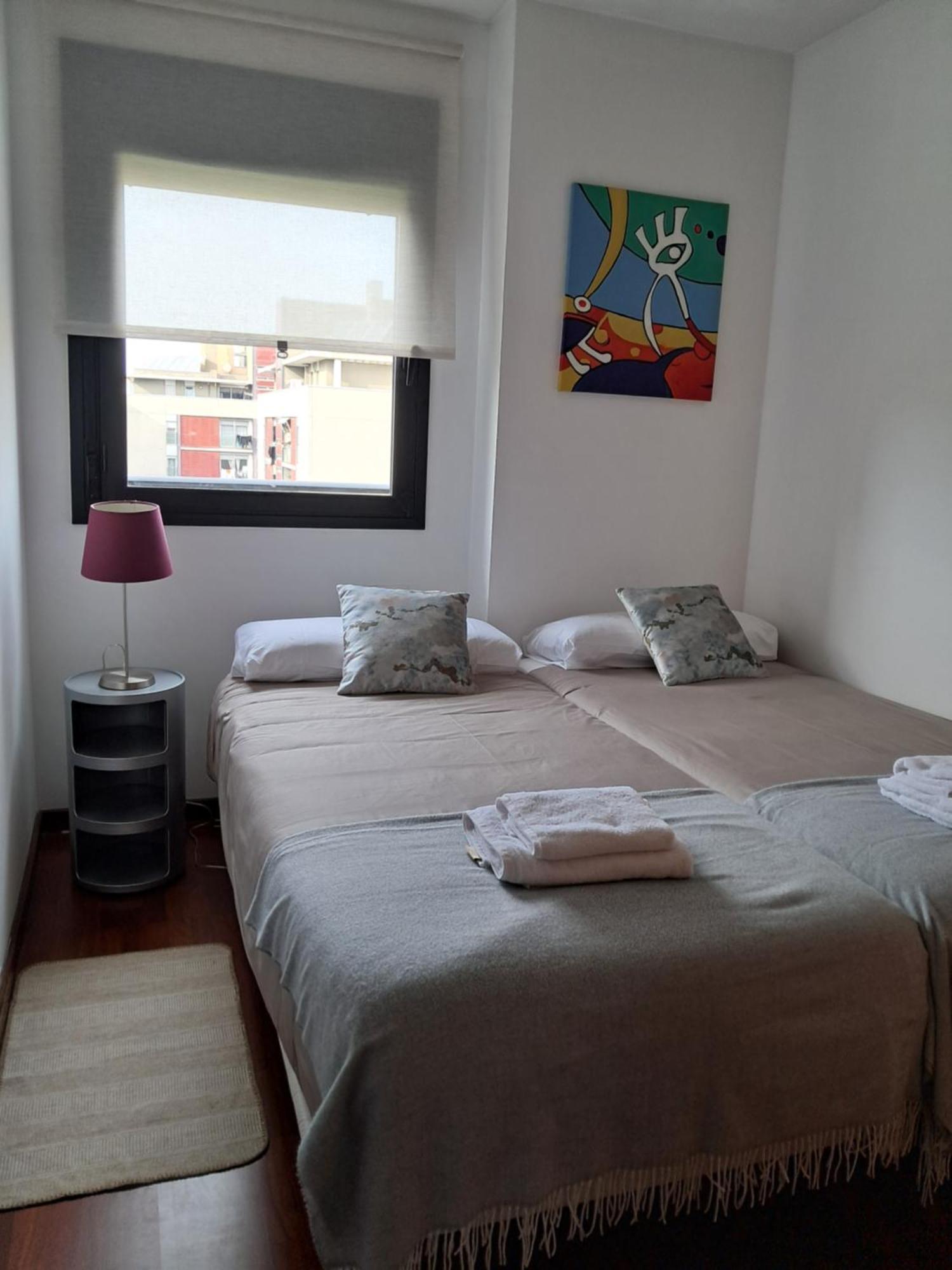 Modern Apartment, With Parking, Close To The Beach!! سان أدريان دي بيزوس المظهر الخارجي الصورة